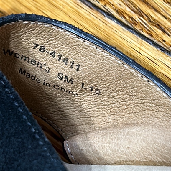 Johnston & Murphy black suede espadrilles w/wedge heel.  Good condition. Size 9. - Picture 7 of 8